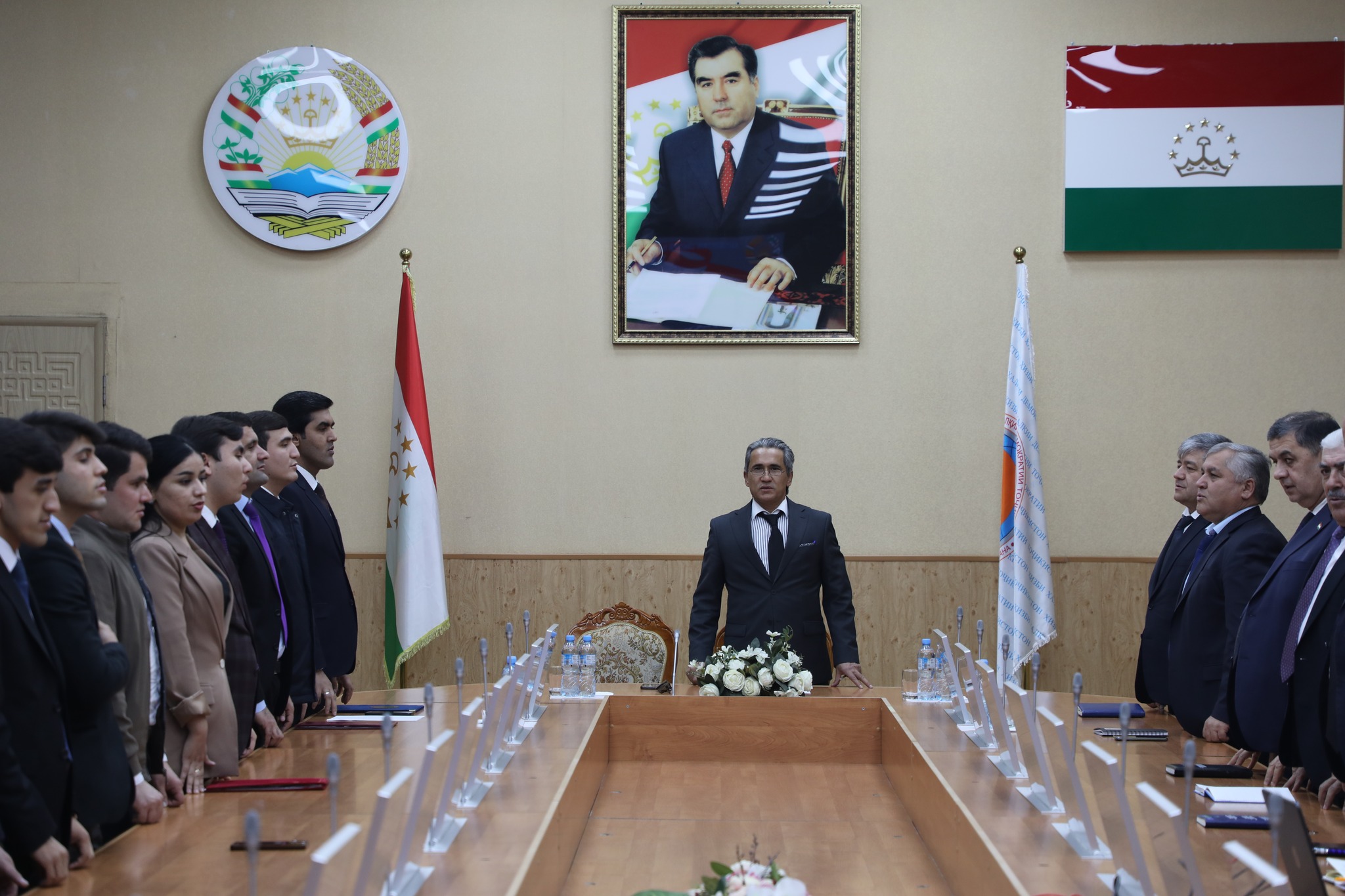 ДАР АГЕНТИИ ОМОР БАХШИДА БА РӮЗИ ПАРЧАМИ ДАВЛАТӢ ҲАМОИШ ДОИР ШУД