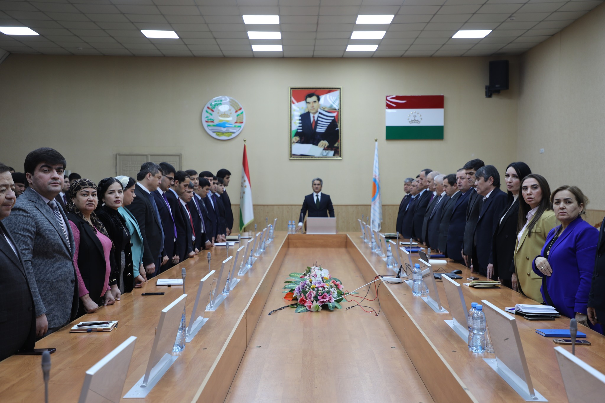 ТАМОШОИ МУТАШАККИЛОНАИ ПАЁМИ ПРЕЗИДЕНТИ ҶУМҲУРИИ ТОҶИКИСТОН МУҲТАРАМ ЭМОМАЛӢ РАҲМОН ДАР АГЕНТИИ ОМОР