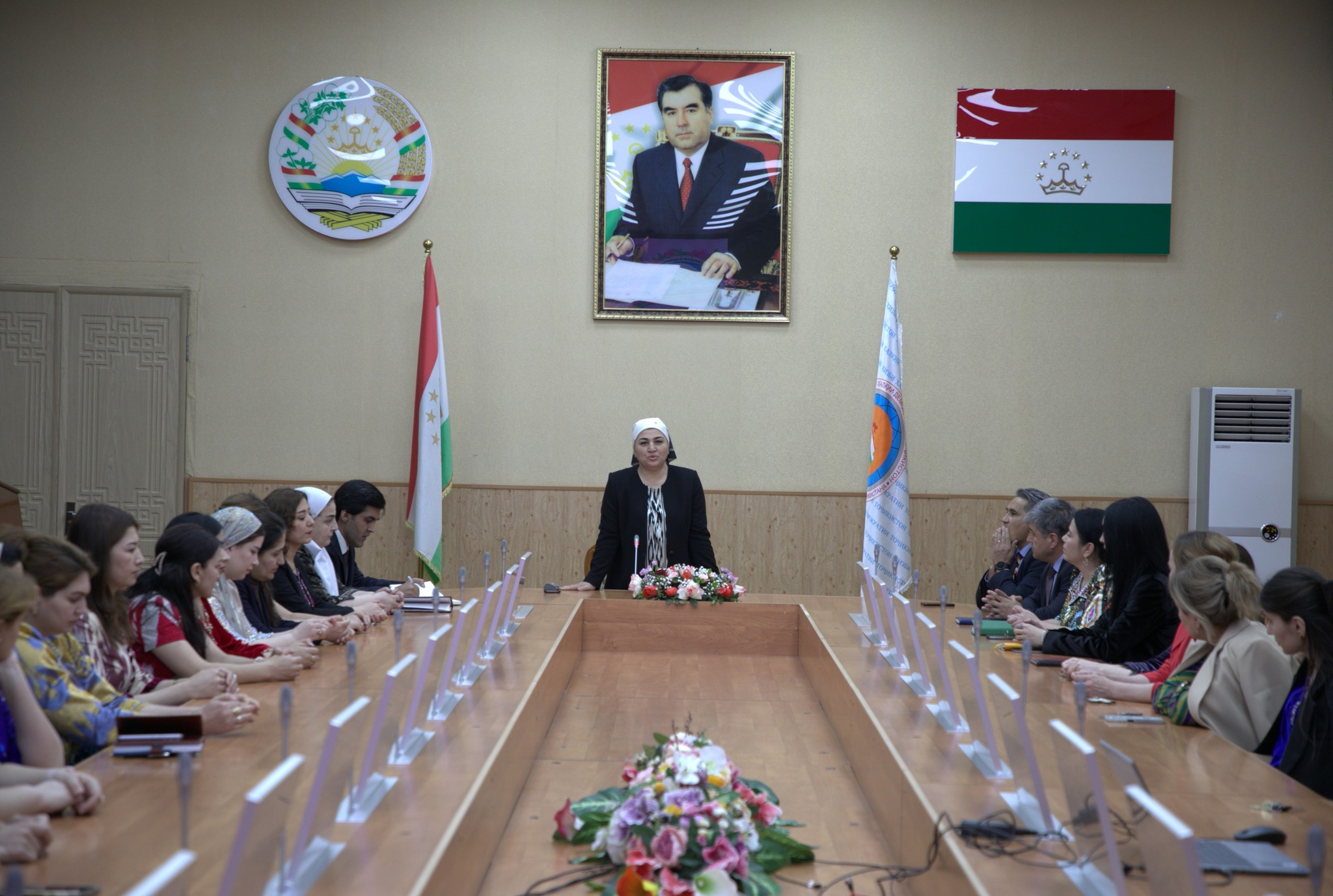 АГЕНТИИ ОМОР РӮЗИ МОДАРРО БО ТАНТАНА ТАҶЛИЛ НАМУД